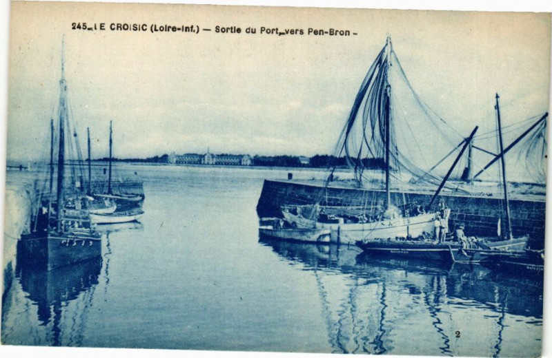 Carte postale ancienne Le Croisic - Sortie du Port vers Pen-Bron au Croisic