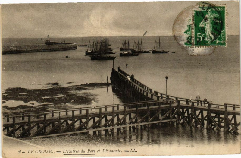 Carte postale ancienne Le Croisic - Entrée du Port et l'Estacade au Croisic