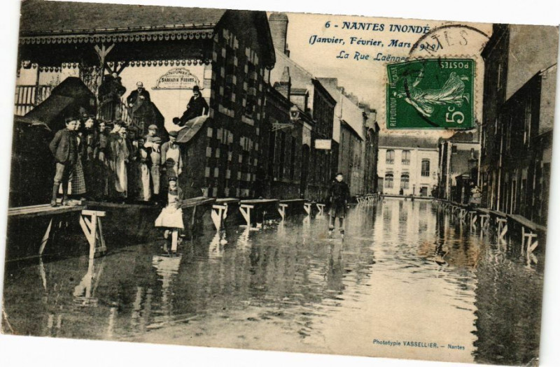 Carte postale ancienne Nantes Inonde (Janvier Fevrier Mars 1919) - La Rue Laennes à Nantes