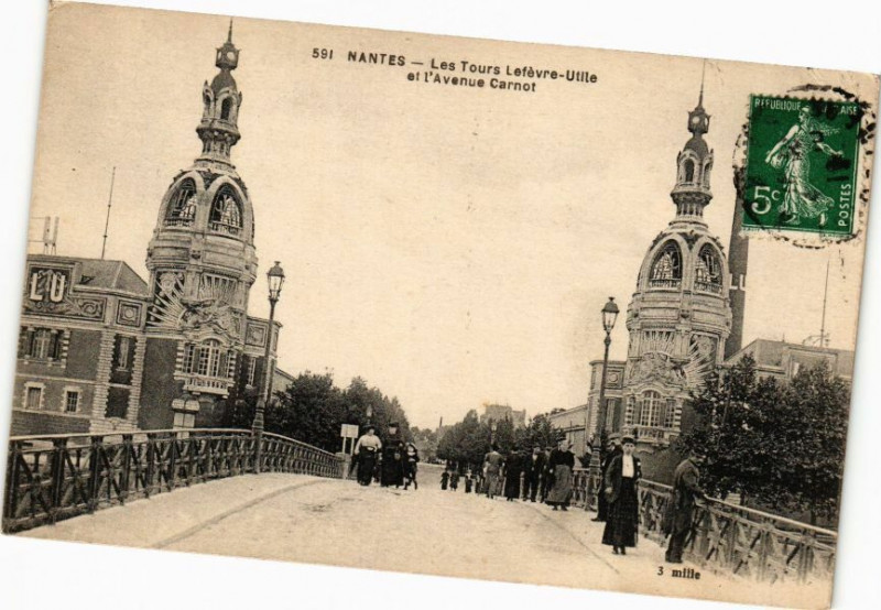 Carte postale ancienne Nantes - Les Tours Lefevre-Utile et l'Avenue Carnot à Nantes