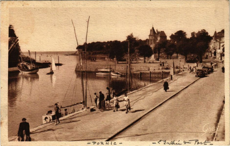 Carte postale ancienne La Cote deJade - Pornic -Le Quai Leray et l'Entrée du Port à Pornic