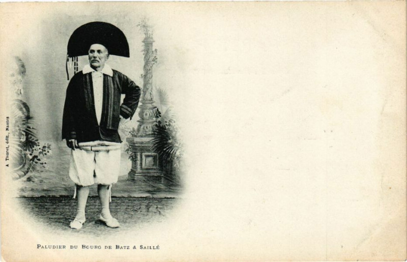 Carte postale ancienne Paludier du Bourg-de-Batz & Saille