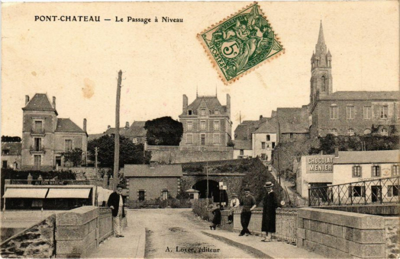 Carte postale ancienne Pont-Chateau - Le Passage a Niveau