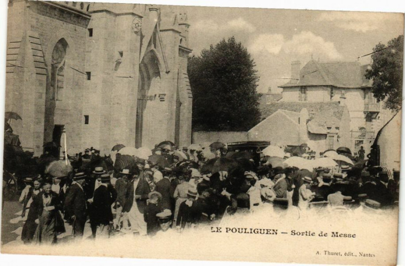 Carte postale ancienne Sortie de Messe au Pouliguen
