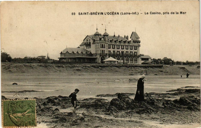 Carte postale ancienne Saint-Brevin l'Ocean - Le Casino pris de la Mer