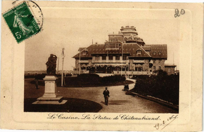 Carte postale ancienne Le Casino - La Statue de Chateaubriand