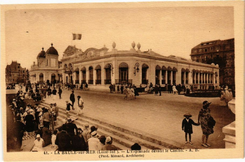 Carte postale ancienne La Baule-sur-Mer - L'Esplanade devant le Casino