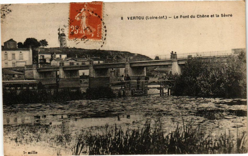 Carte postale ancienne Vertou - Le Pont du Chene et la Sevre à Vertou