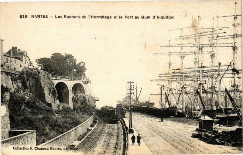 Carte postale ancienne Nantes - Les Rochers de l'Hermitage et le Port au Quai d'Aiguillon à Nantes