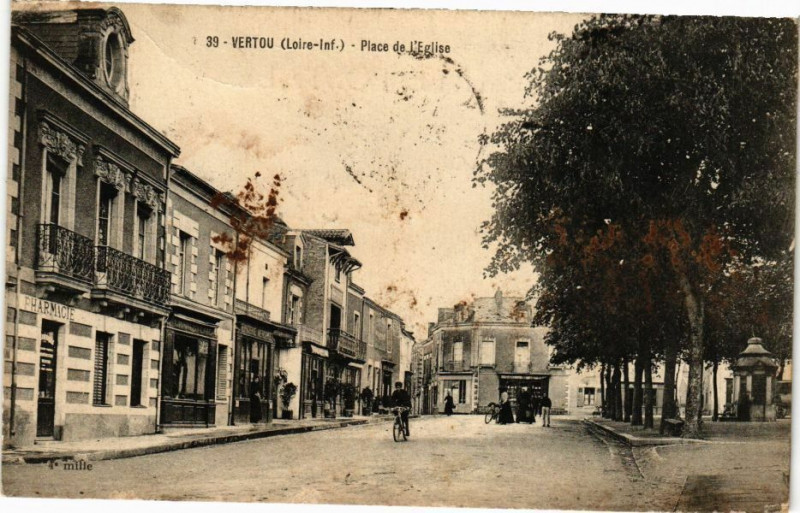 Carte postale ancienne Vertou - Place de l'Eglise à Vertou