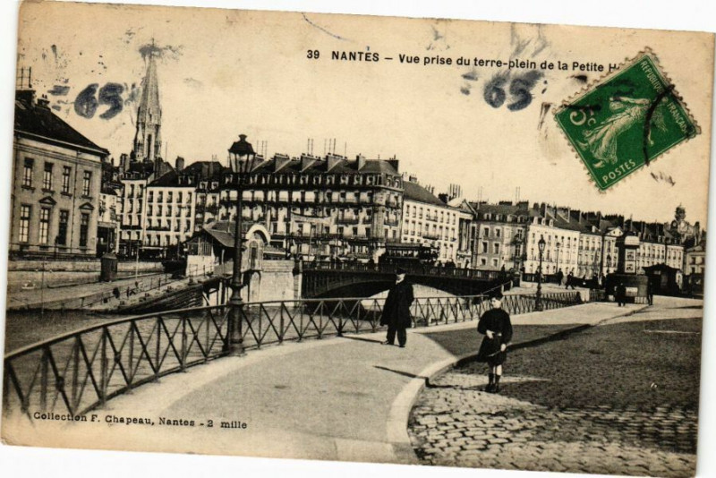 Carte postale ancienne Nantes - Vue prise du terre-plein de la Petite Hotel à Nantes