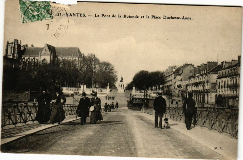 Carte postale ancienne Nantes - Le Pont de la Rotonde et la Place Duchesse-Anne à Nantes