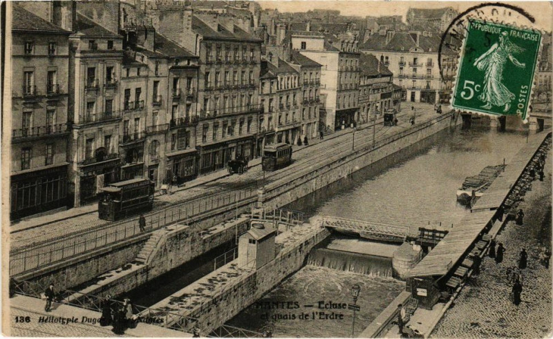 Carte postale ancienne Nantes - Ecluse et quais de l'Erdre à Nantes