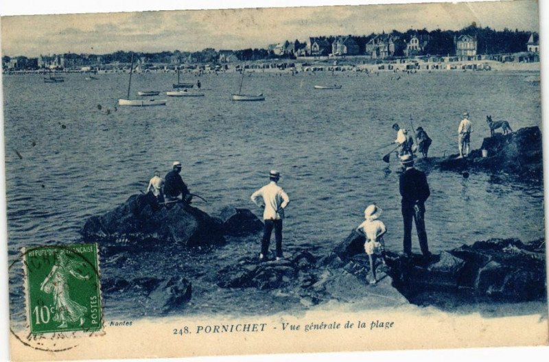 Carte postale ancienne Pornichet - Vue générale de la place à Pornichet