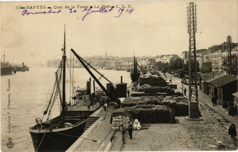 Carte postale ancienne Nantes - Quai de la Fosse - Le Port à Nantes