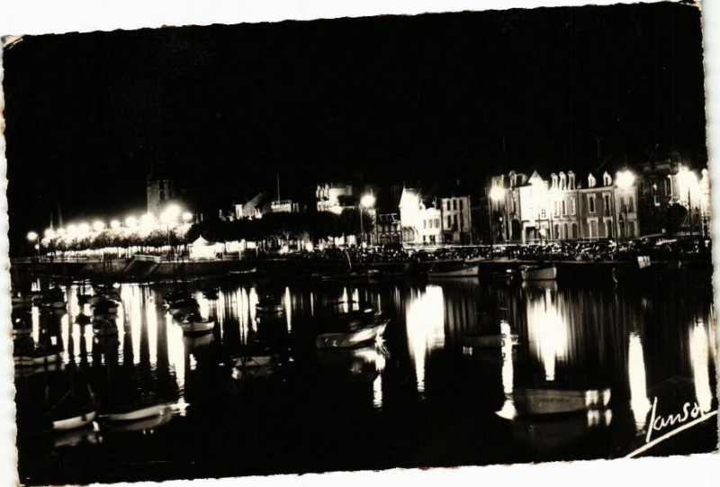 Carte postale ancienne (La Cote d'Amour) - Le Pouliguen -Le Port la nuit au Pouliguen
