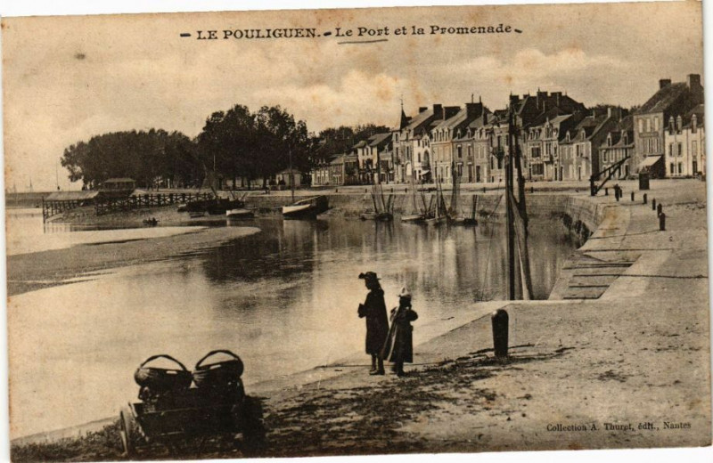Carte postale ancienne Le Pouliguen - Le Port et la Promenade au Pouliguen