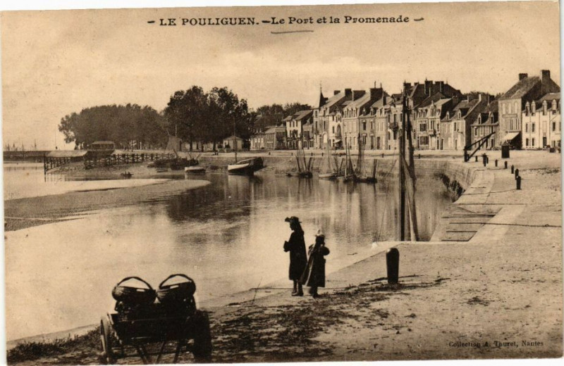Carte postale ancienne Le Pouliguen - Le Port et la Promenade au Pouliguen