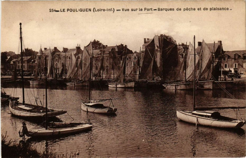 Carte postale ancienne Le Pouliguen - Vue sur le Port - Barques de peche et... au Pouliguen