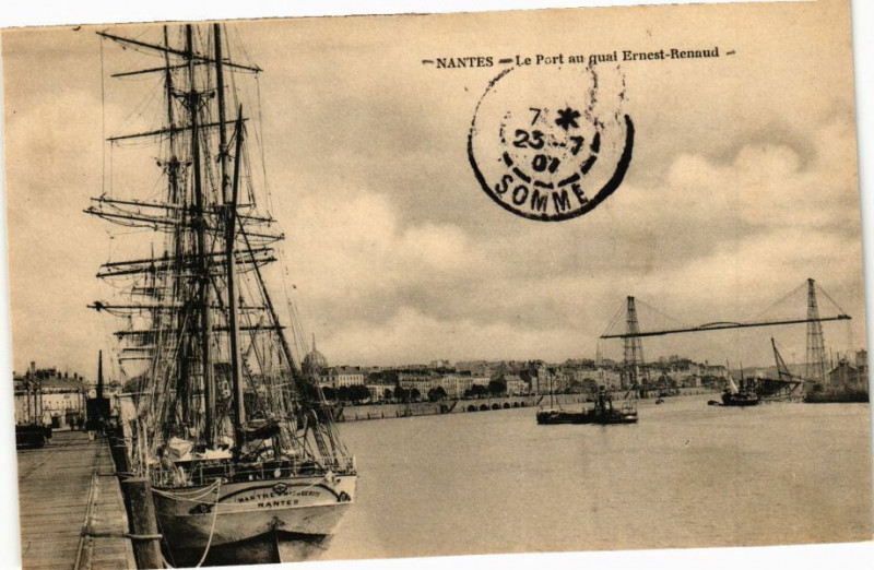Carte postale ancienne Nantes - Le Port au quai Ernest-Renaud à Nantes