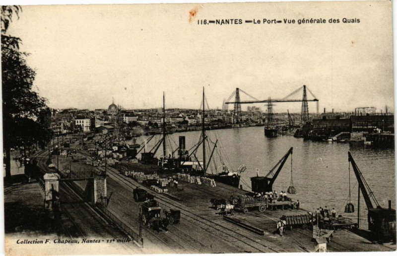 Carte postale ancienne Nantes - Le Port - Vue générale des Quais à Nantes