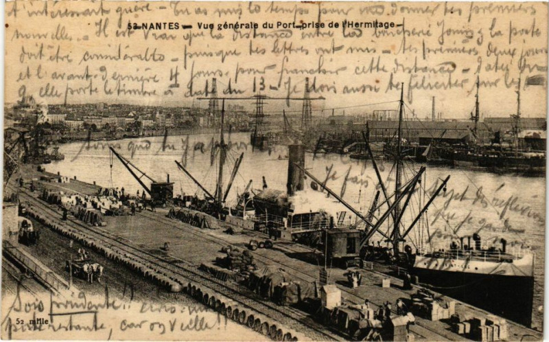 Carte postale ancienne Nantes - Vue générale du Port prise de l'Hermitage à Nantes