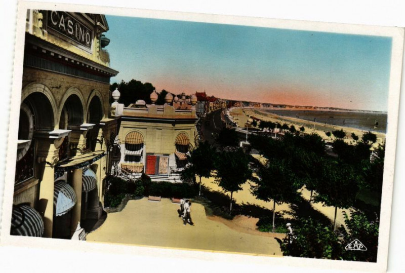 Carte postale ancienne La Baule - La plage vue du Casino à Vue