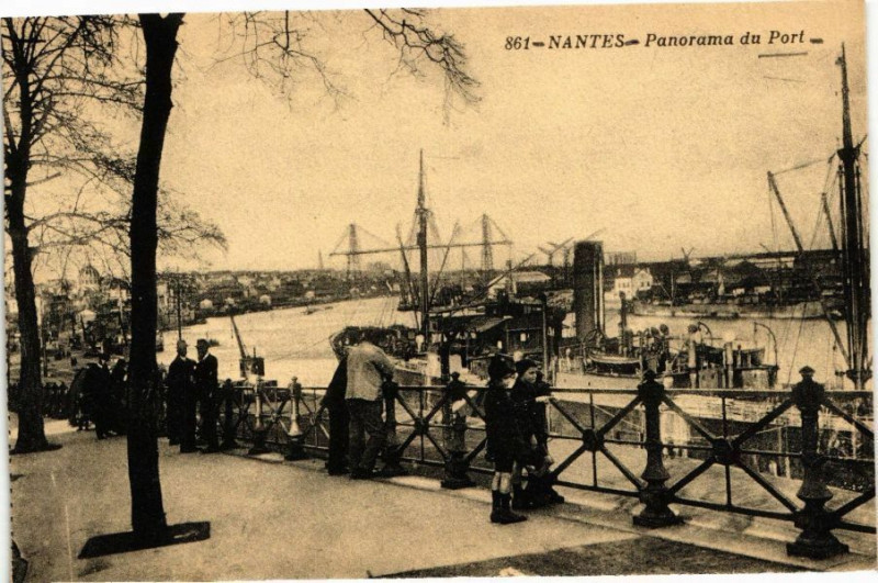 Carte postale ancienne Nantes - Panorama du Port à Nantes