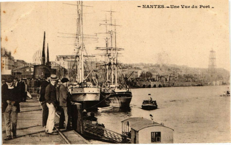 Carte postale ancienne Nantes - Une Vue du Port à Nantes