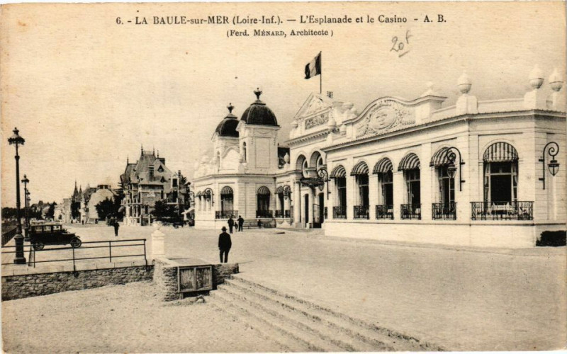 Carte postale ancienne La Baule-sur-Mer - L'Esplanade et le Casino