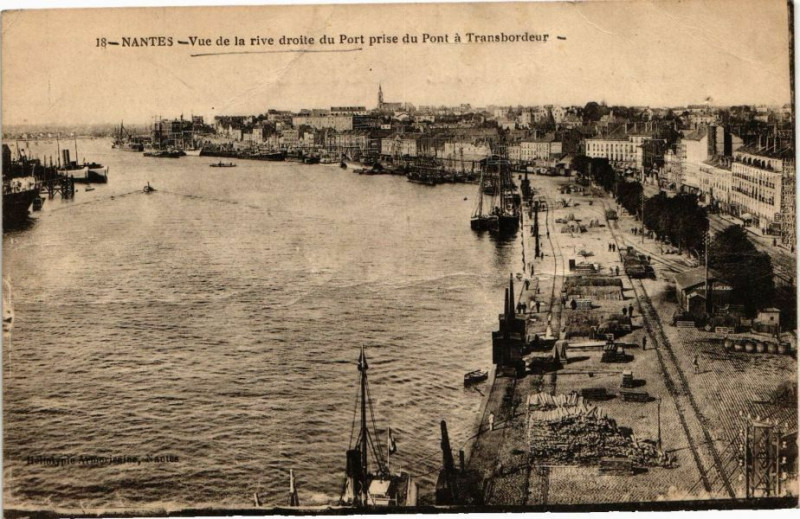 Carte postale ancienne Nantes Vue de la rive droite du Port prise du Pont a Transbordeur à Nantes