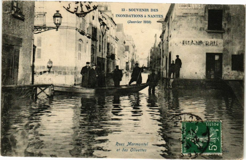 Carte postale ancienne Souvenir des Inondations a Nantes (Janvier 1910) à Nantes