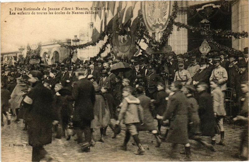 Carte postale ancienne Fete Nationale de Jeanne d'Arc a Nantes 8 Mai 1921 Les enfants à Nantes