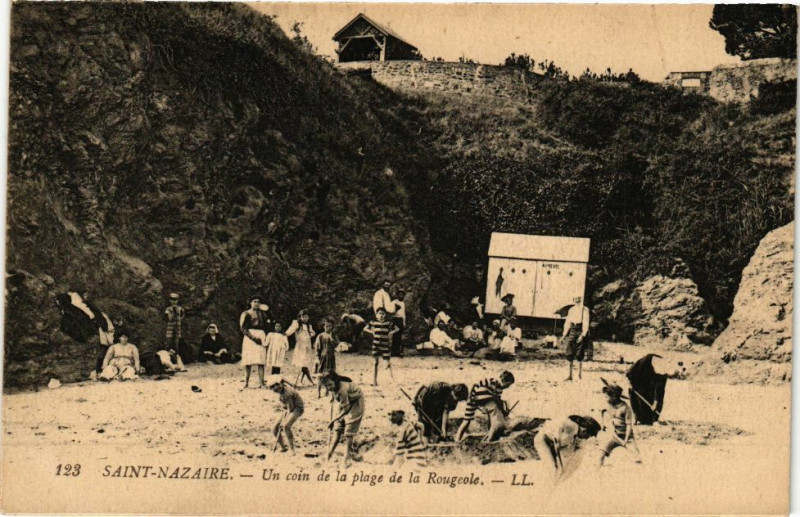 Carte postale ancienne Saint-Nazaire-Un coin de la plage Rougeole à Saint-Nazaire