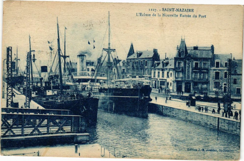 Carte postale ancienne Saint-Nazaire-L'Ecluse de la Nouvelle Entrée du Port à Saint-Nazaire