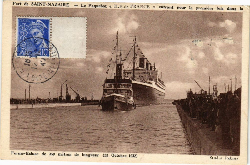 Carte postale ancienne Saint-Nazaire Le Paquet entrant pour la premiere fois dans à Saint-Nazaire