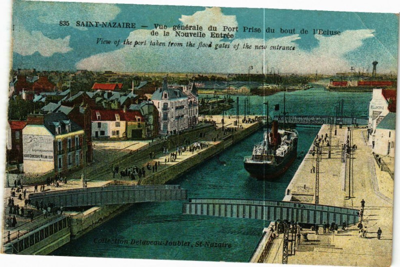 Carte postale ancienne Saint-Nazaire - Vue générale du Port prise du bout de l'Ecluse à Saint-Nazaire