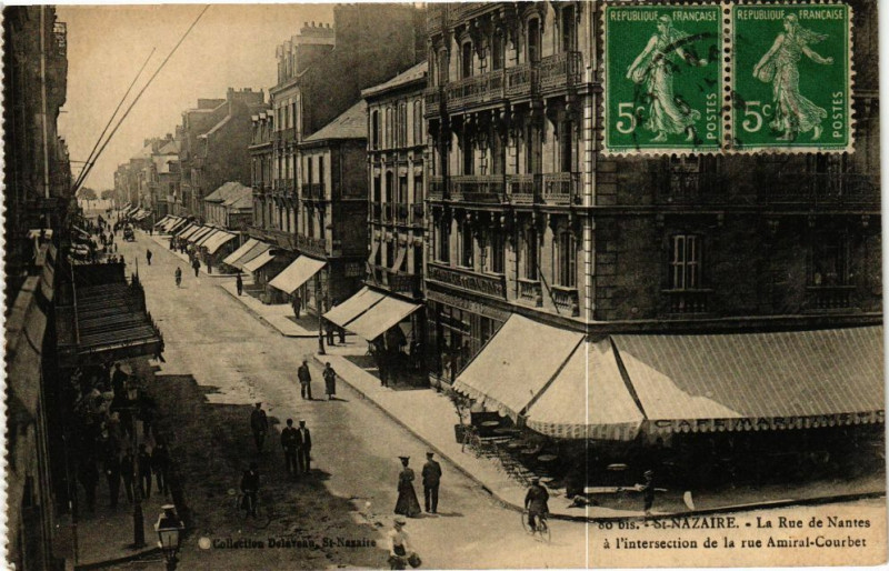 Carte postale ancienne Saint-Nazaire - La rue de Nantes à Saint-Nazaire