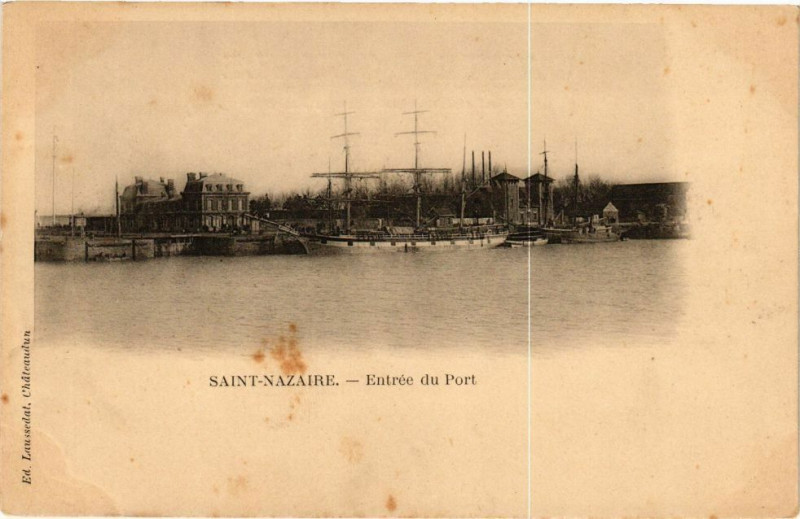 Carte postale ancienne Saint-Nazaire - Entrée du Port à Saint-Nazaire
