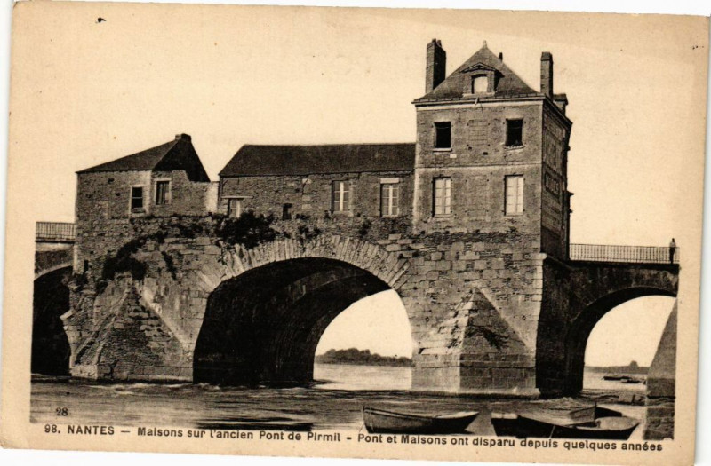 Carte postale ancienne Nantes - Maisons sur l'ancien Pont de Pirmil à Nantes