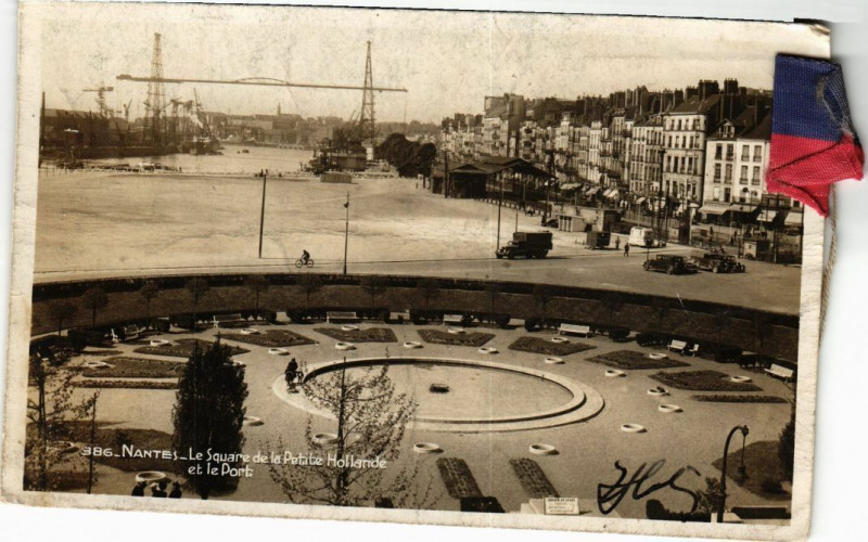 Carte postale ancienne Nantes - Le Square de la Petite Hollande et le Port à Nantes
