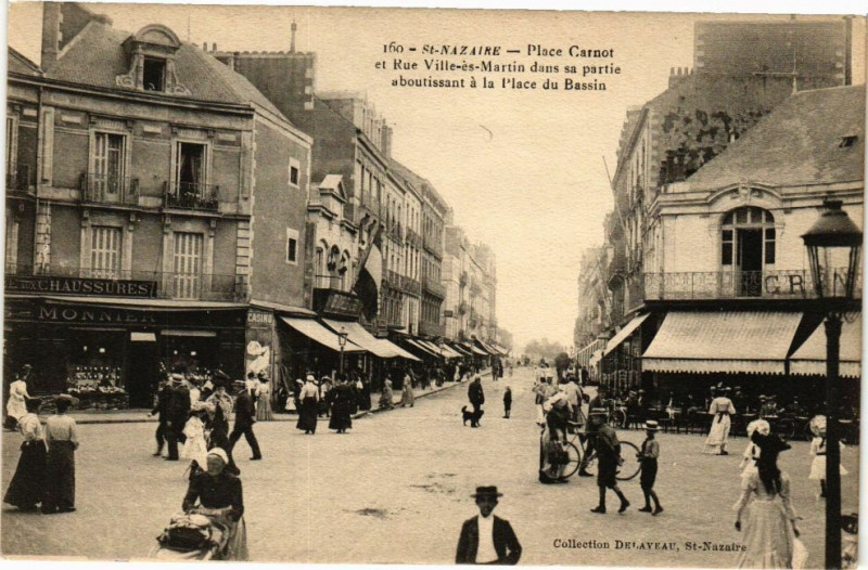Carte postale ancienne Saint-Nazaire - Place Carnot et Rue Ville-es-Martin dans sa partie à Saint-Nazaire