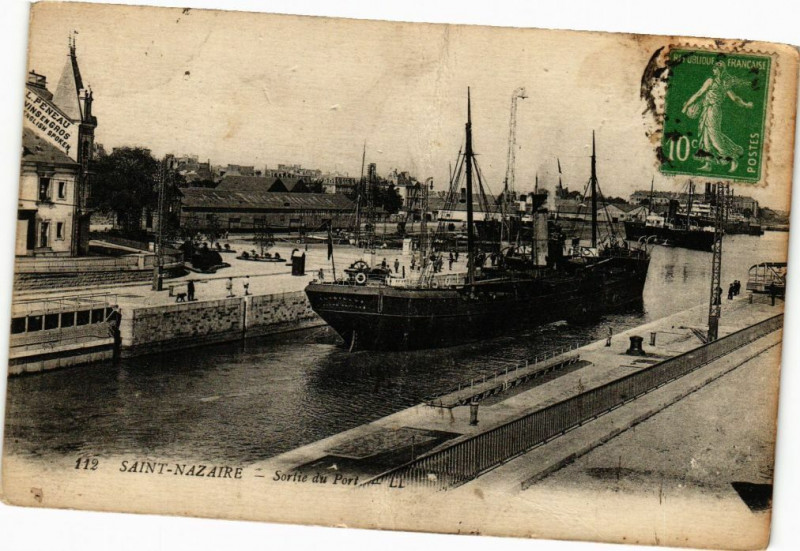 Carte postale ancienne Saint-Nazaire - Sortie du Port à Saint-Nazaire