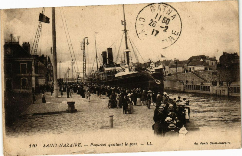 Carte postale ancienne Saint-Nazaire - Paquebot quillant le port à Saint-Nazaire