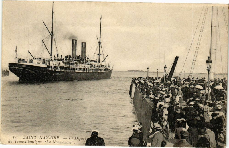 Carte postale ancienne Saint-Nazaire - Le Départ du Transatlantique à Saint-Nazaire