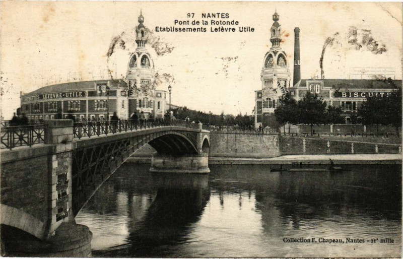 Carte postale ancienne Nantes-Pont de la Rotonde Etablissements Lefevre à Nantes
