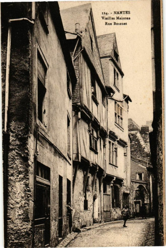 Carte postale ancienne Nantes - Vieilles Maisons - Rue Bossuet à Nantes