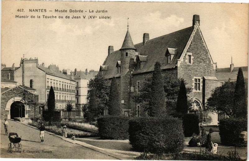 Carte postale ancienne Nantes - Musée Dobrée - Le Jardin - Manoir de la Touche ou de Jean à Nantes