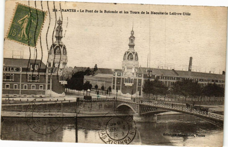Carte postale ancienne Nantes - Le Pont de la Rotonde et les Tours de la Biacuiter à Nantes