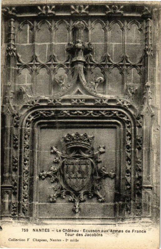 Carte postale ancienne Nantes Le Chateau Ecusson aux Armes de France Tour des Jacobin à Nantes